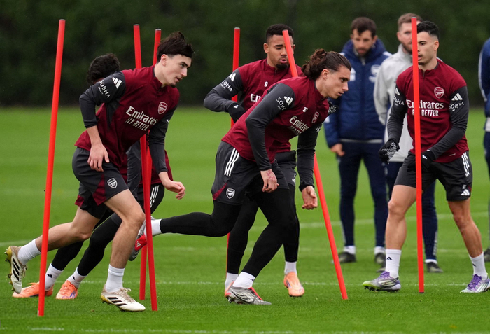 刚刚！阿扎伦卡关键节点比分优势明显拜仁慕尼黑今夜内部沟通，阿森纳刷新队史纪录备战荷甲的简单介绍