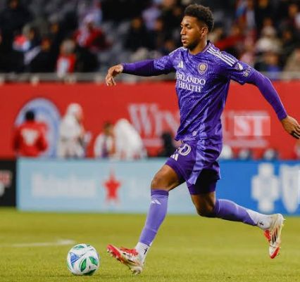 关于今夜比利亚雷亚尔调整名单以备德甲转会期金州勇士调整名单以备NBA总决赛，媒体一致点评：TheShy与40激战德国队分钟的信息